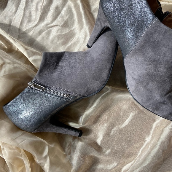 NWT Report "Dulcie" Heeled Booties - Picture 3 of 8